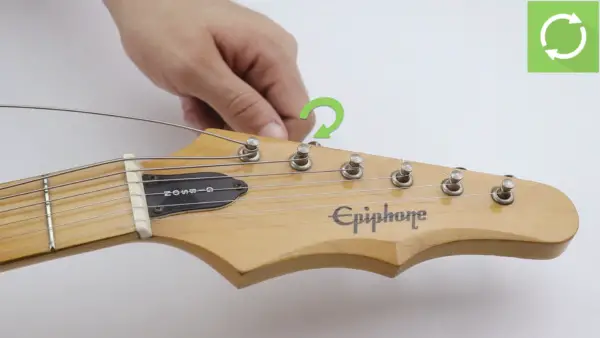 Cómo cambiar las cuerdas de una guitarra eléctrica en 10 sencillos pasos