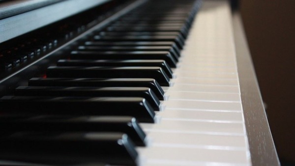 Reseñas detalladas de teclados y pianos digitales (2023)